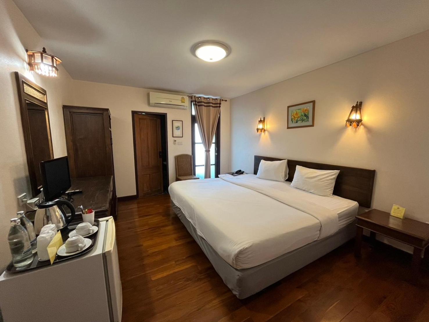Sripat Guesthouse Sha Extra Plus Chiang Mai Esterno foto
