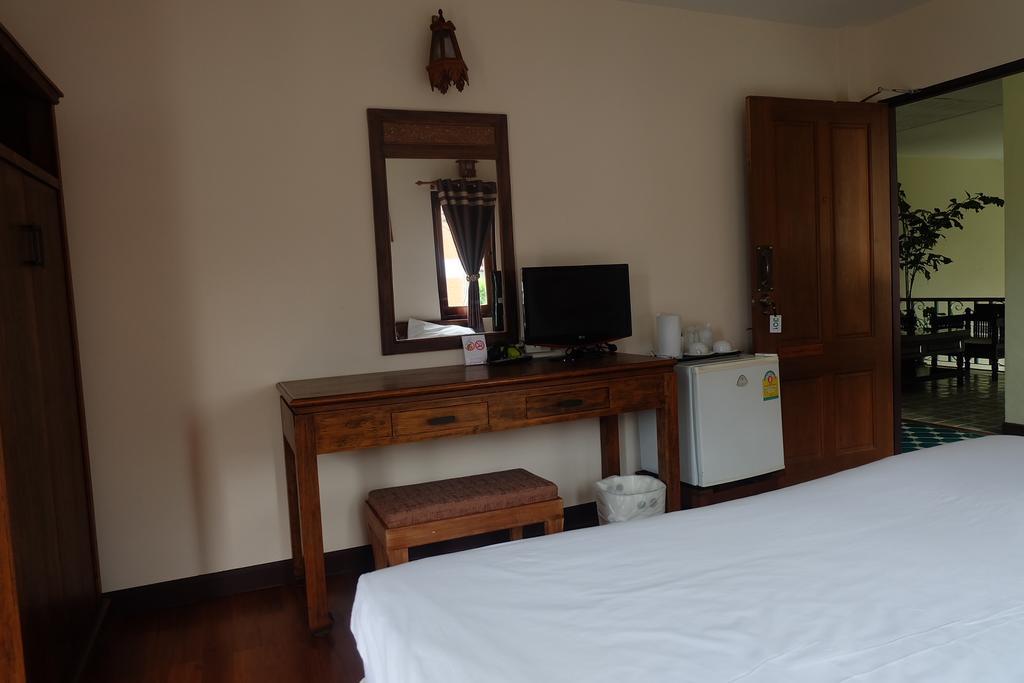 Sripat Guesthouse Sha Extra Plus Chiang Mai Esterno foto